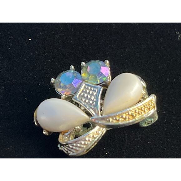 Stunning Vintage Clip On Earrings Faux Pearl Rhinestones Silver Tone Coquette - Picture 3 of 6